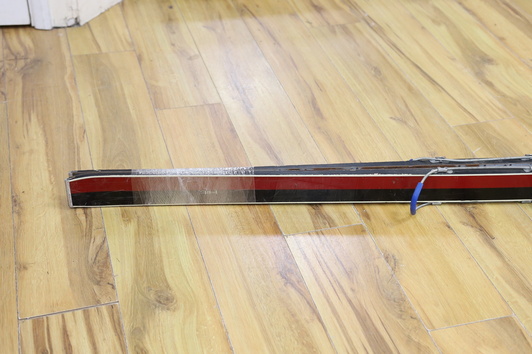 A pair of Kastle snow skis